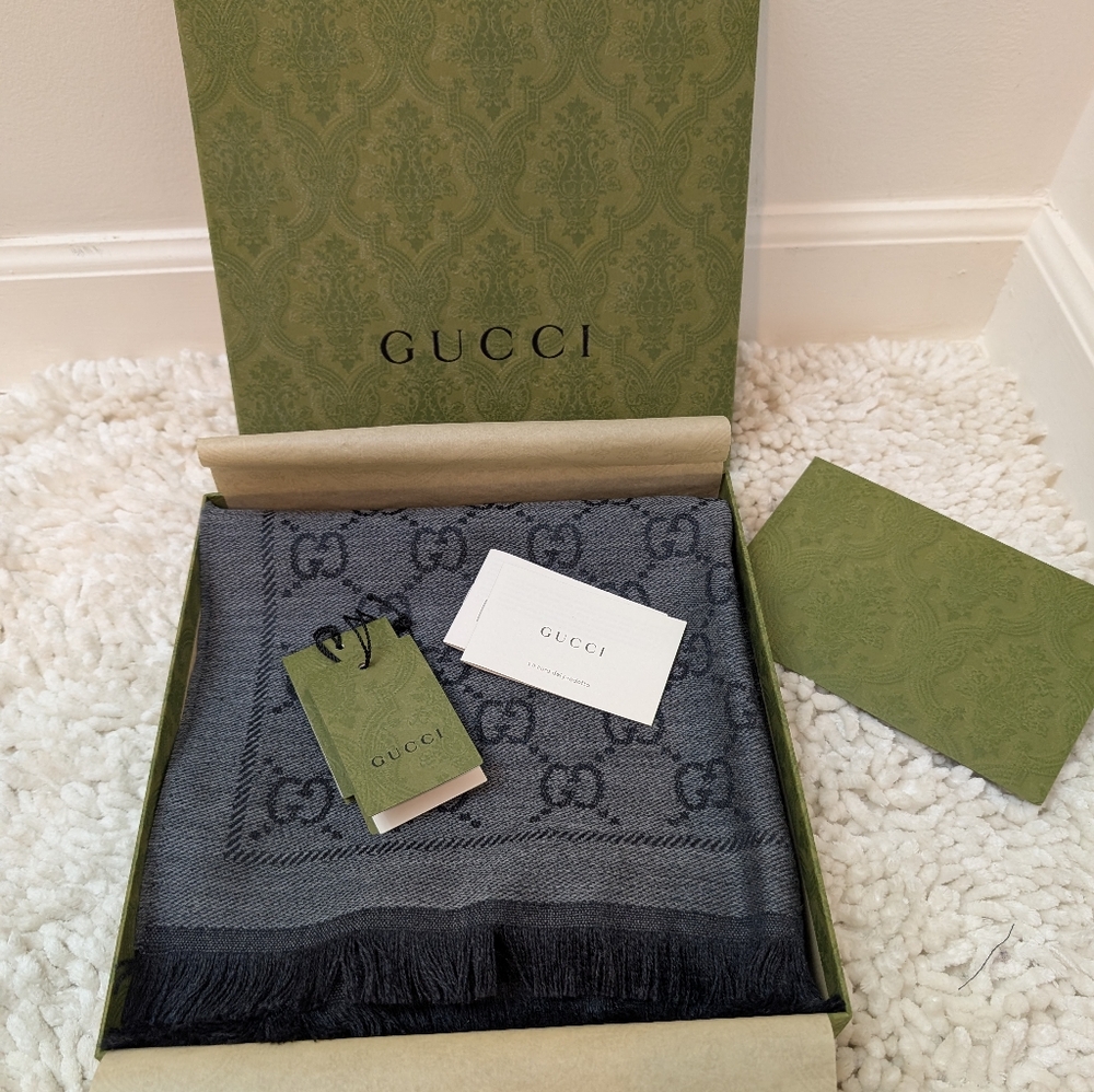 NWT Gucci GG jacquard pattern knitted scarf Grey and Black - Picture 7 of 9